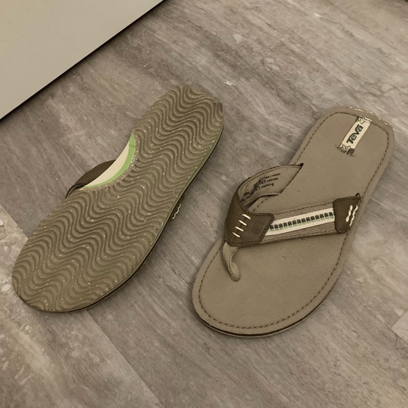 Teva Canvas Flip Flops Tan Recycled Materials Rubber Sole Size 8 - Picture 2 of 5